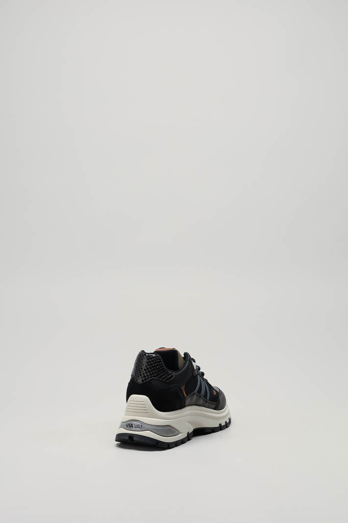 zoom in on Zwart Sneaker image Zwart Sneaker image