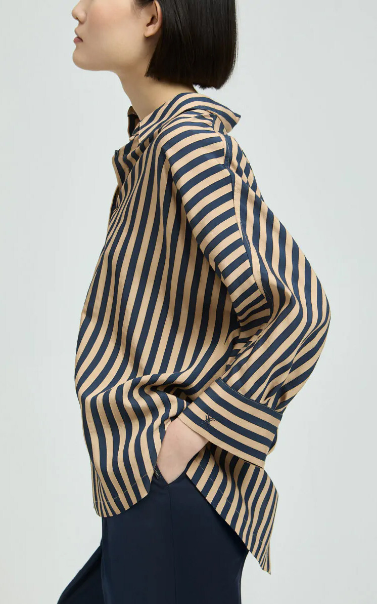 zoom in on Blauw Hemd image Blauw Hemd image