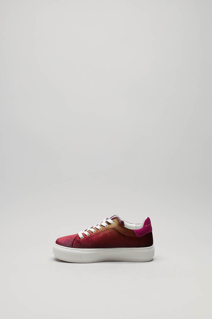zoom in on Roze Sneaker image Roze Sneaker image