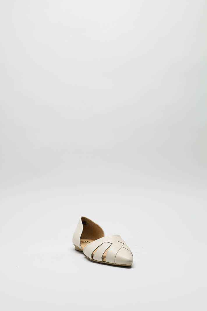 zoom in on Lichtbeige Ballerina image Lichtbeige Ballerina image