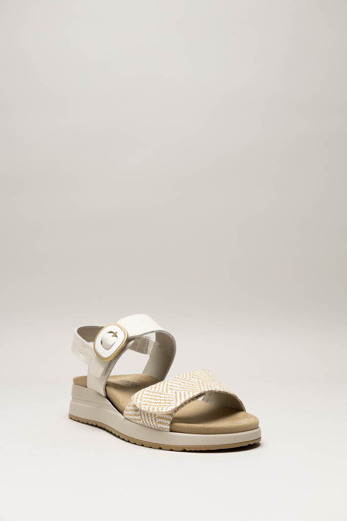 Lichtbeige Sandaal sleehak