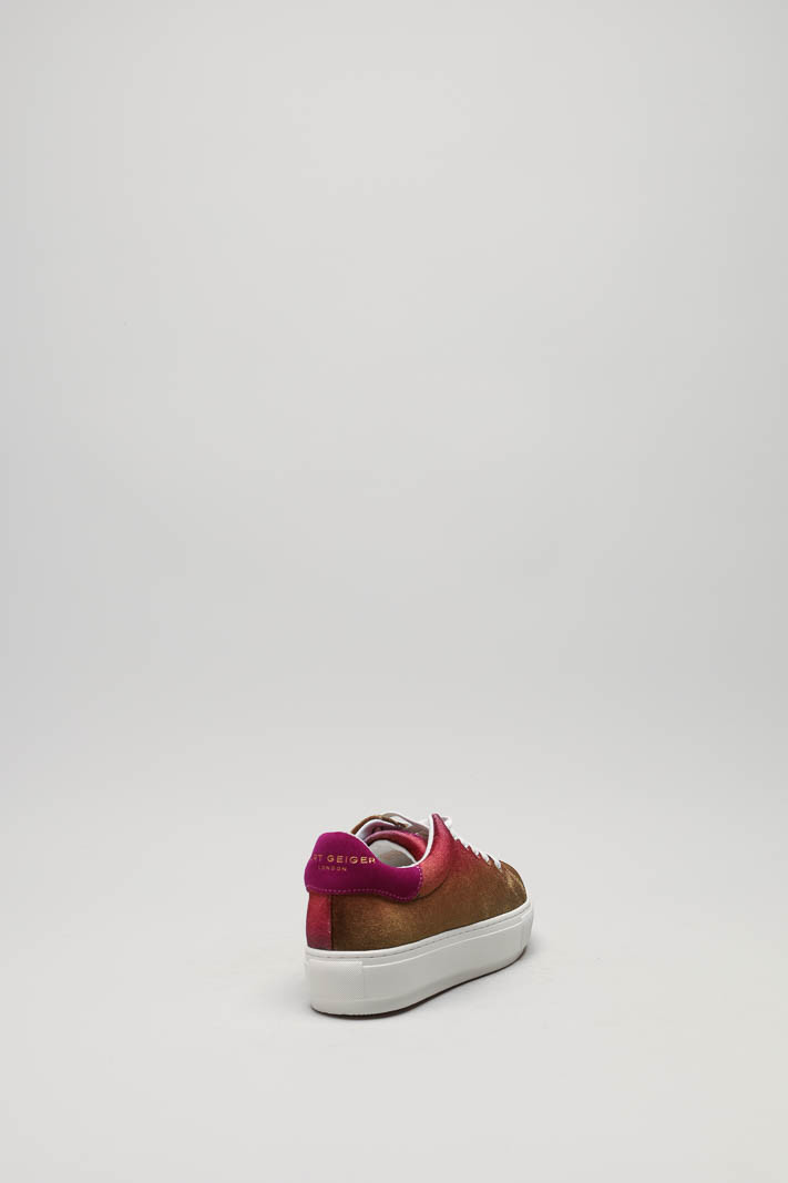 zoom in on Roze Sneaker image Roze Sneaker image