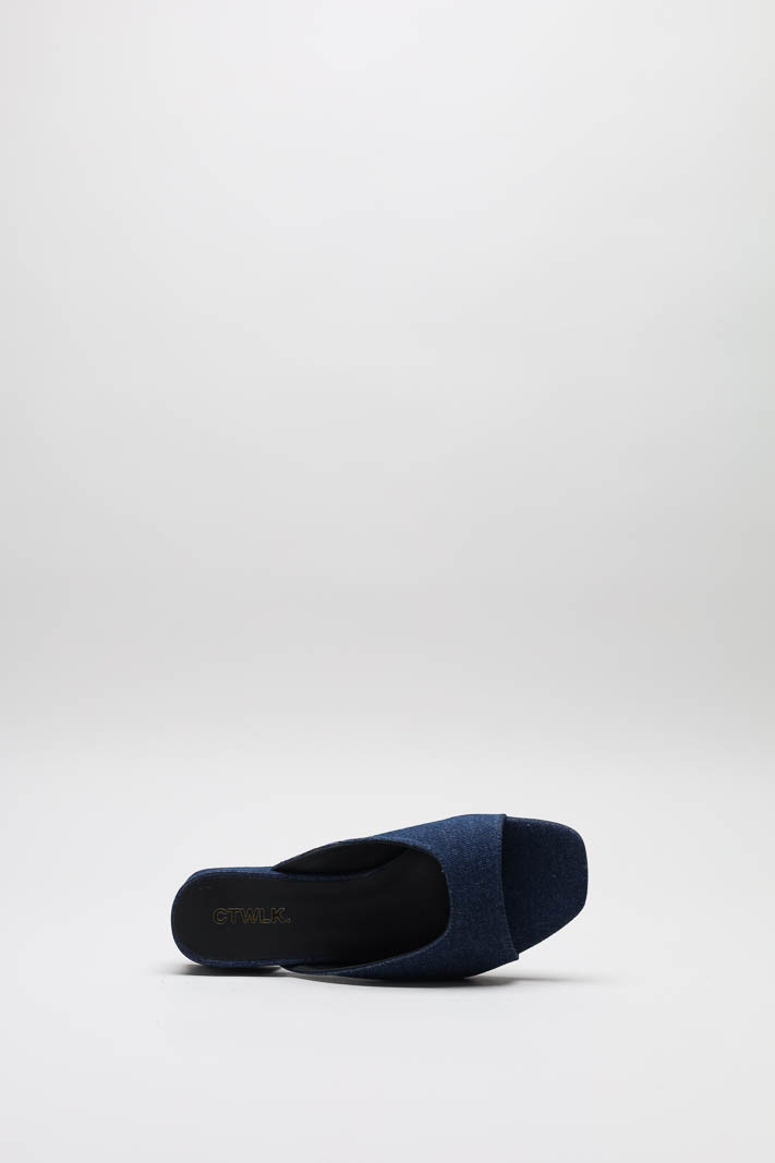zoom in on Blauw Slipper image Blauw Slipper image
