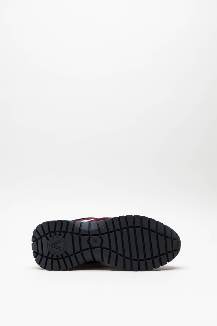 Bordeaux Sneaker image