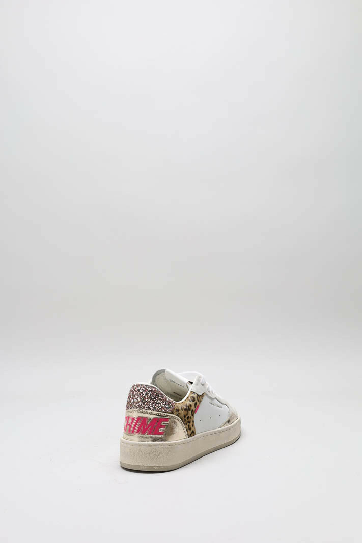 zoom in on Wit Sneaker image Wit Sneaker image