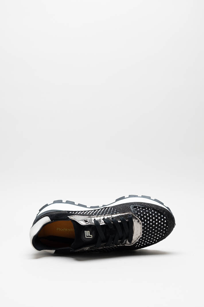 zoom in on Zwart Sneaker image Zwart Sneaker image