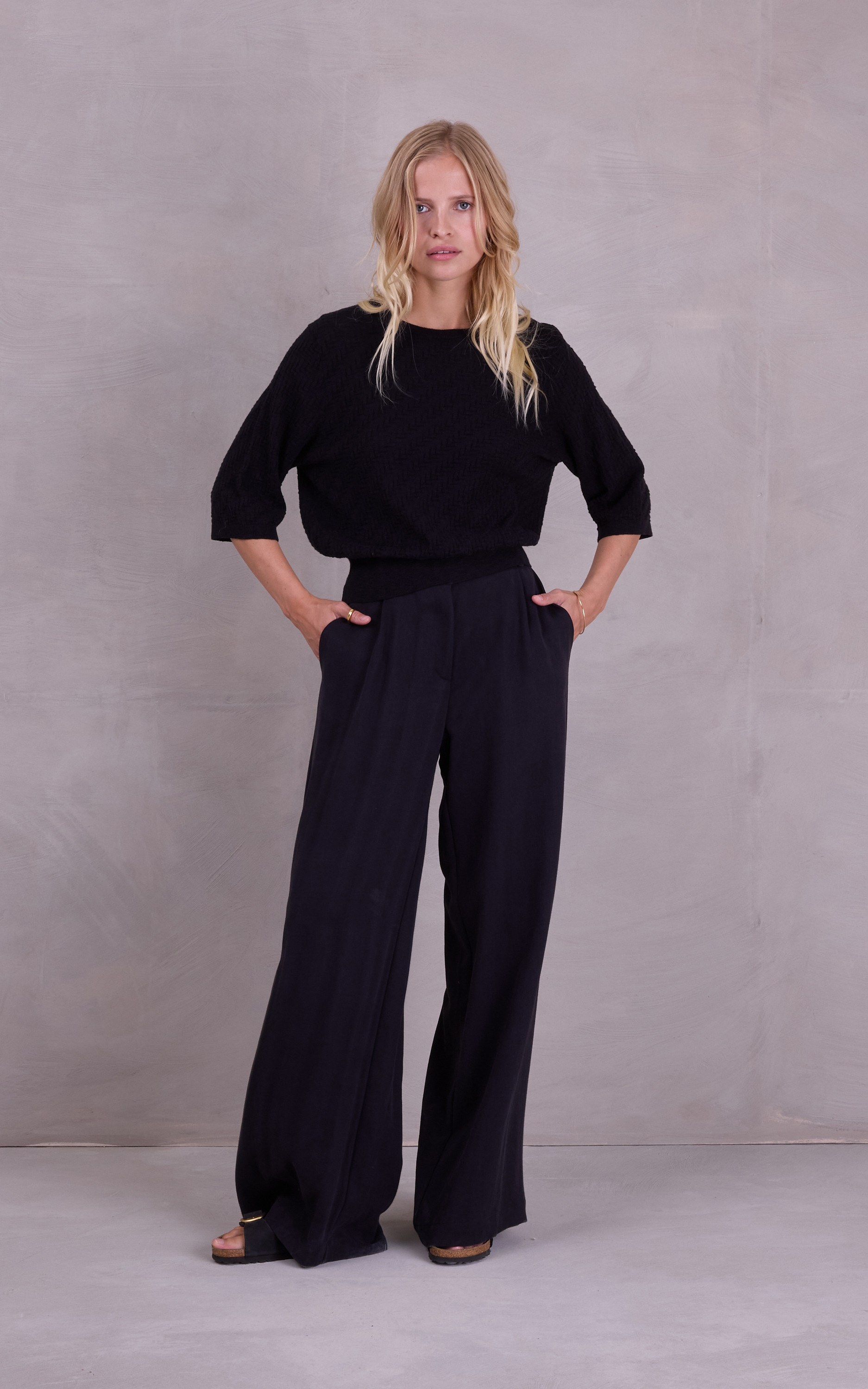 zoom in on Zwart Broek image Zwart Broek image
