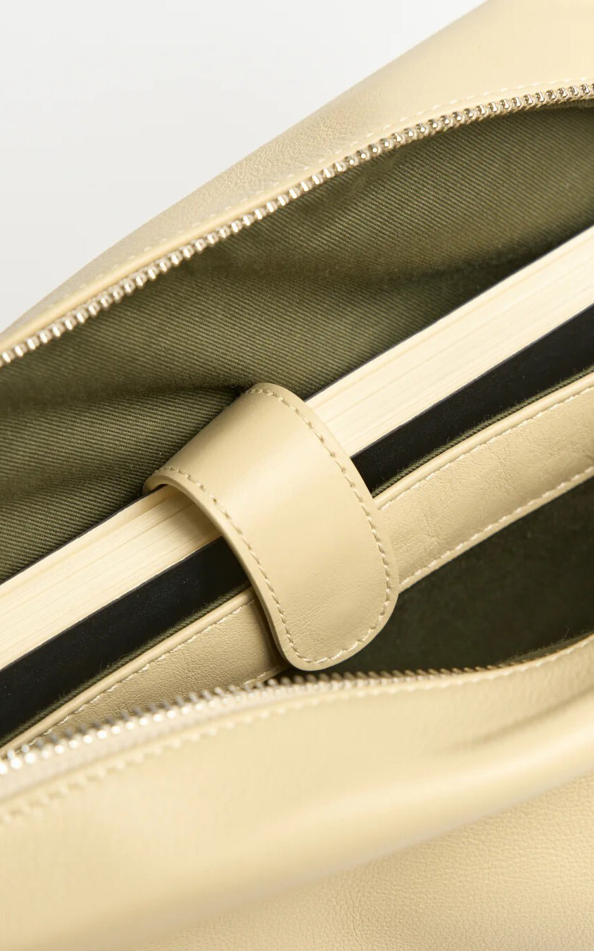 Geel Cross body image