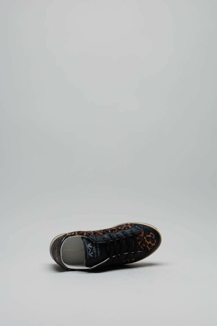 zoom in on Bruin Sneaker image Bruin Sneaker image