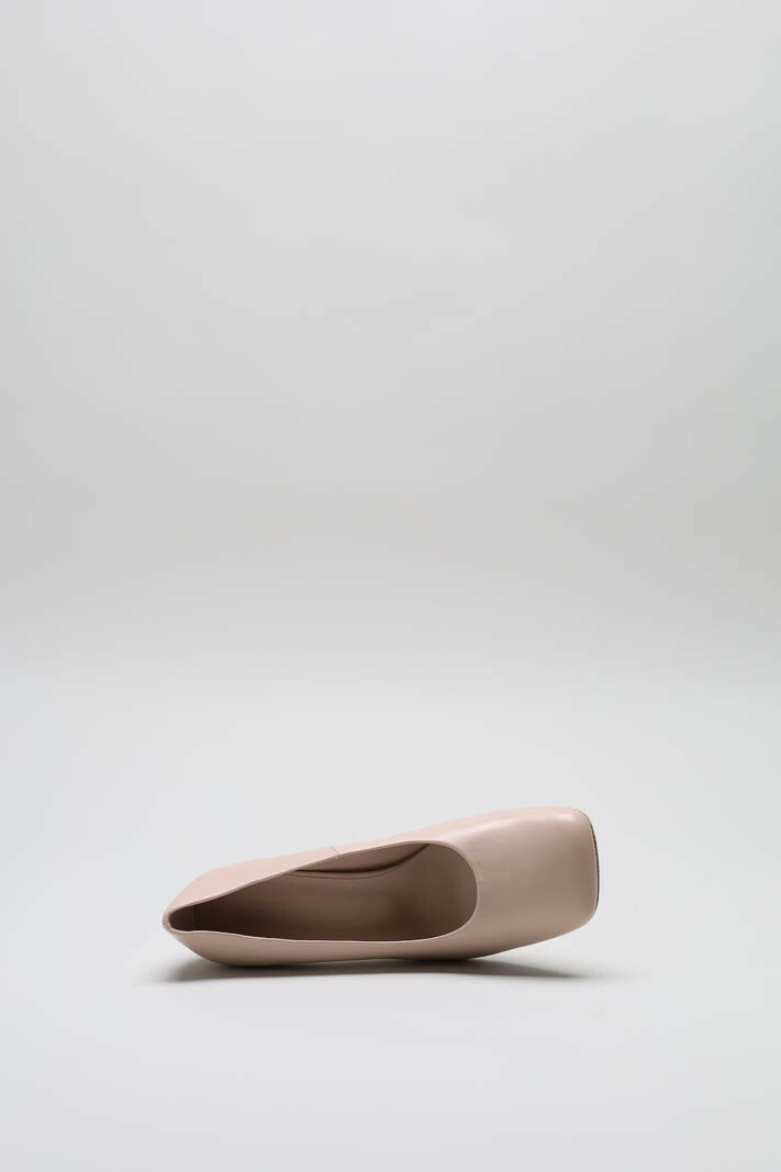zoom in on Nude Pump image Nude Pump image