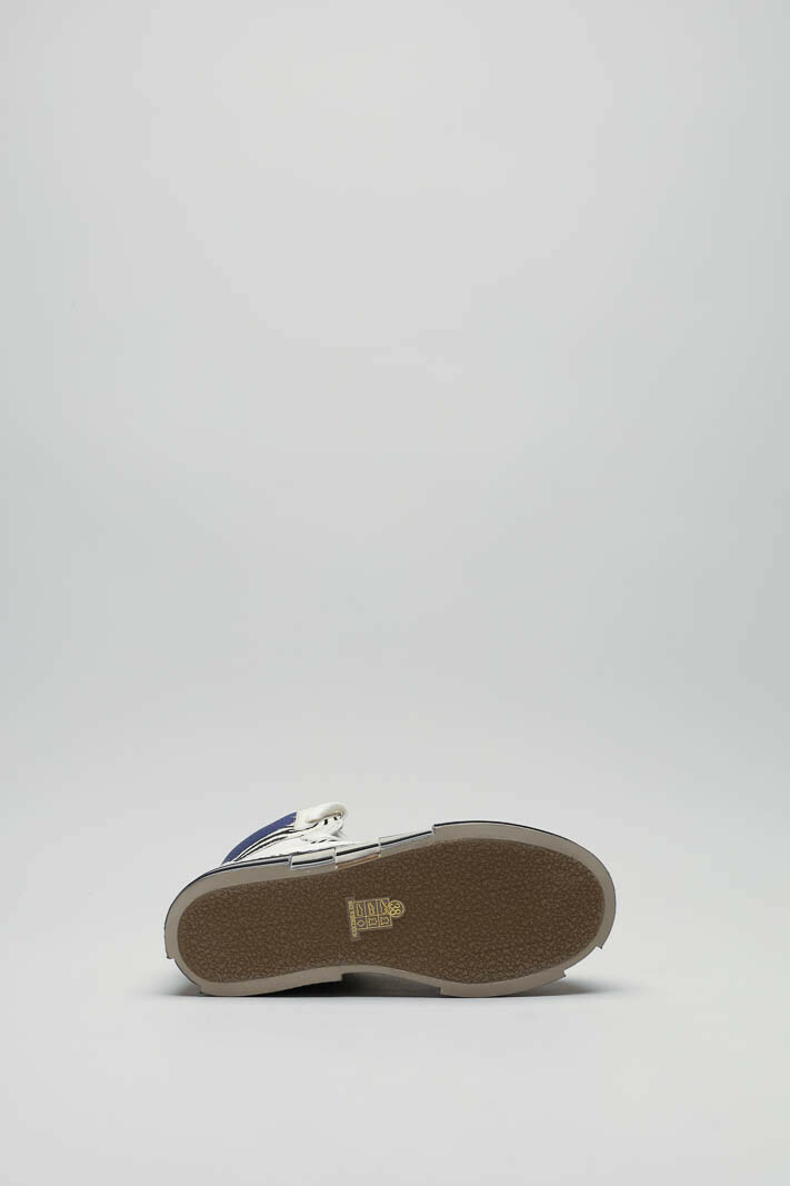 zoom in on Wit Sneaker image Wit Sneaker image