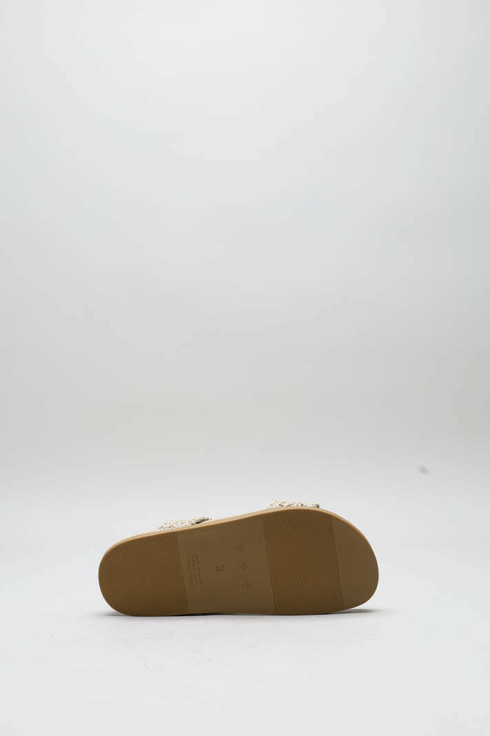 zoom in on Lichtbeige Sandaal plat image Lichtbeige Sandaal plat image