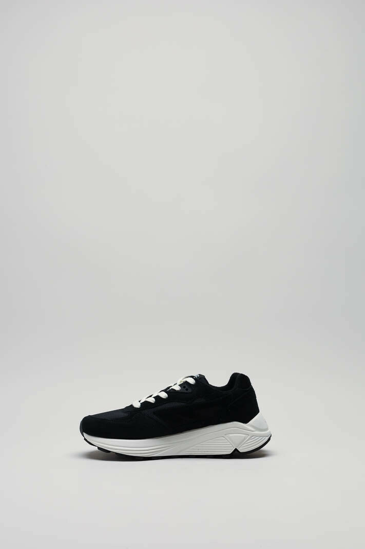 zoom in on Zwart Sneaker image Zwart Sneaker image