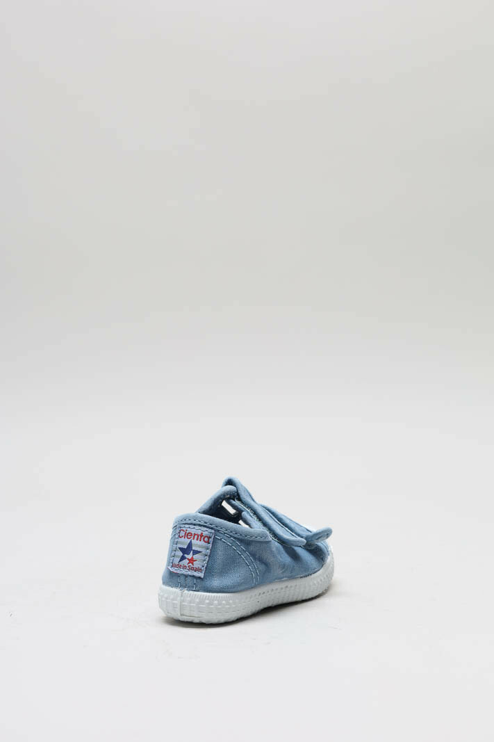 zoom in on Blauw Speelschoen image Blauw Speelschoen image