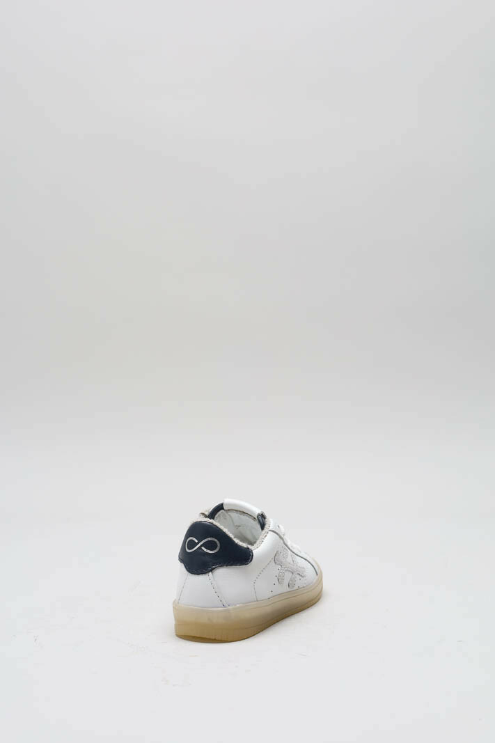 zoom in on Wit Sneaker image Wit Sneaker image