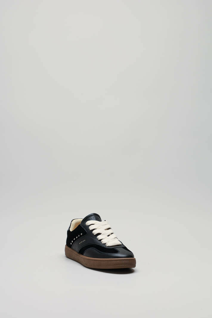 zoom in on Zwart Sneaker image Zwart Sneaker image