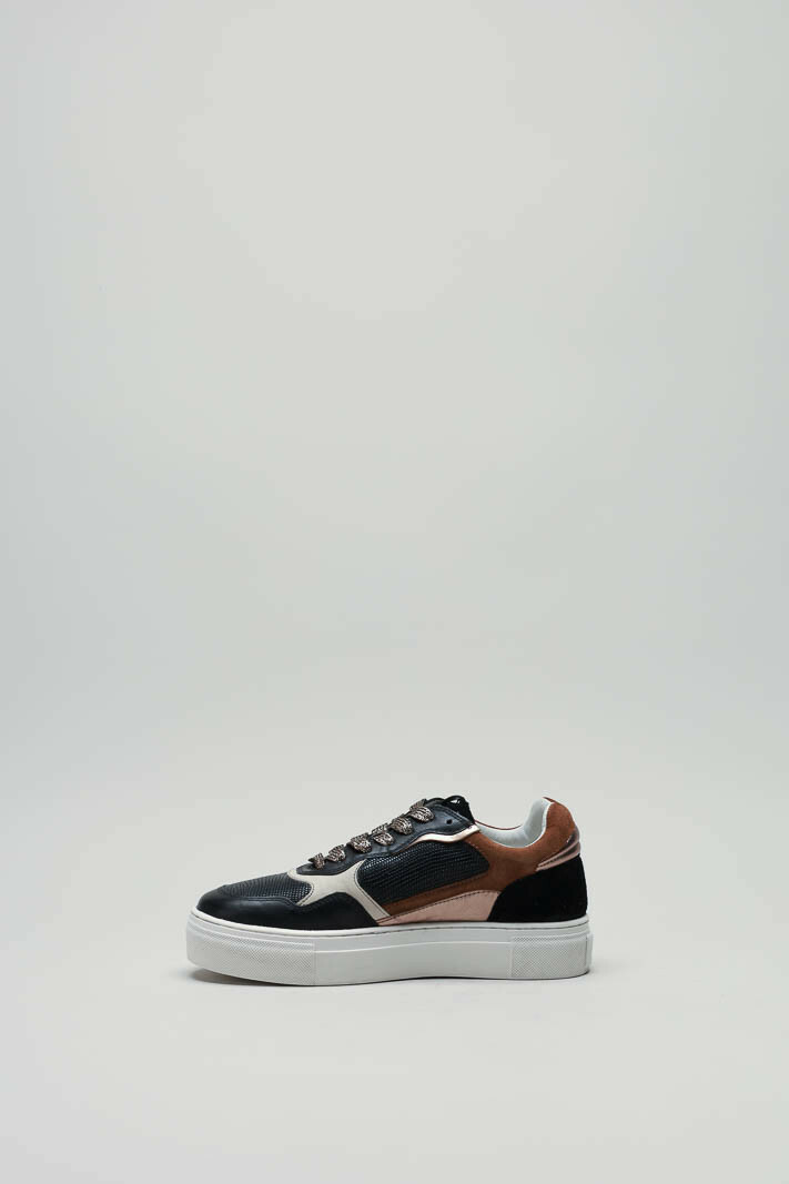 zoom in on Zwart Sneaker image Zwart Sneaker image