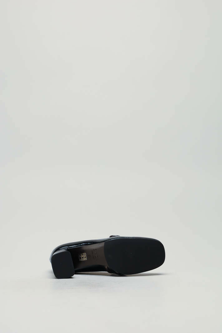 zoom in on Zwart Mocassin hak image Zwart Mocassin hak image