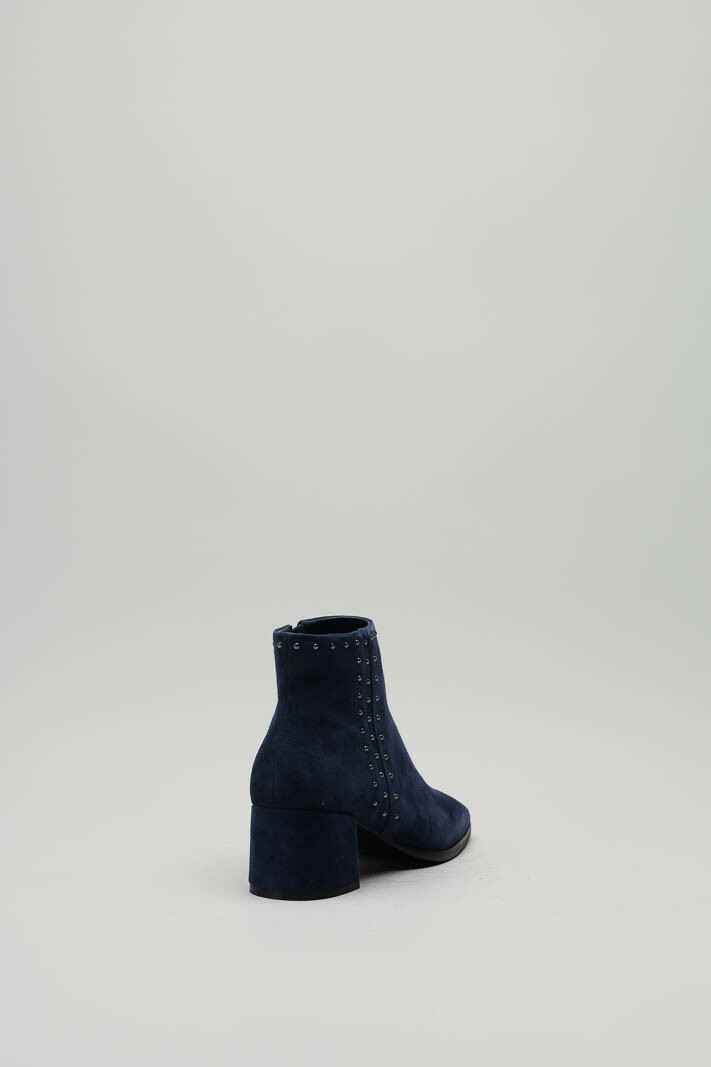 zoom in on Donkerblauw Enkellaars hak image Donkerblauw Enkellaars hak image