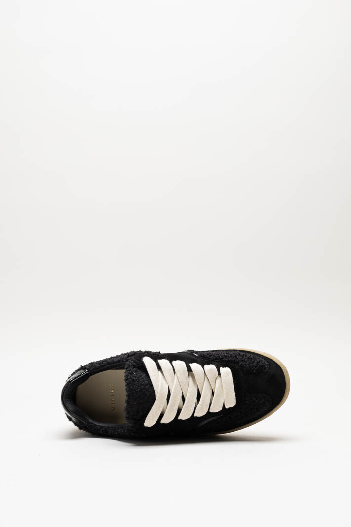 zoom in on Zwart Sneaker image Zwart Sneaker image