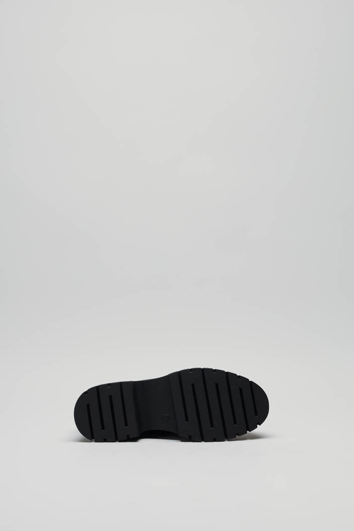 zoom in on Zwart Veterschoen image Zwart Veterschoen image