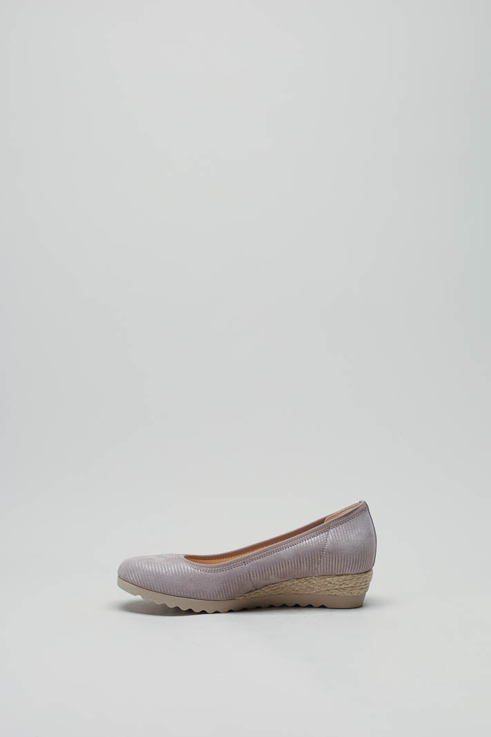 zoom in on Taupe Pump sleehak image Taupe Pump sleehak image