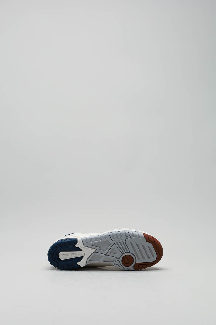 zoom in on Wit Sneaker image Wit Sneaker image