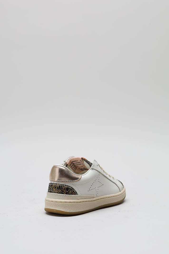 zoom in on Wit Sneaker image Wit Sneaker image