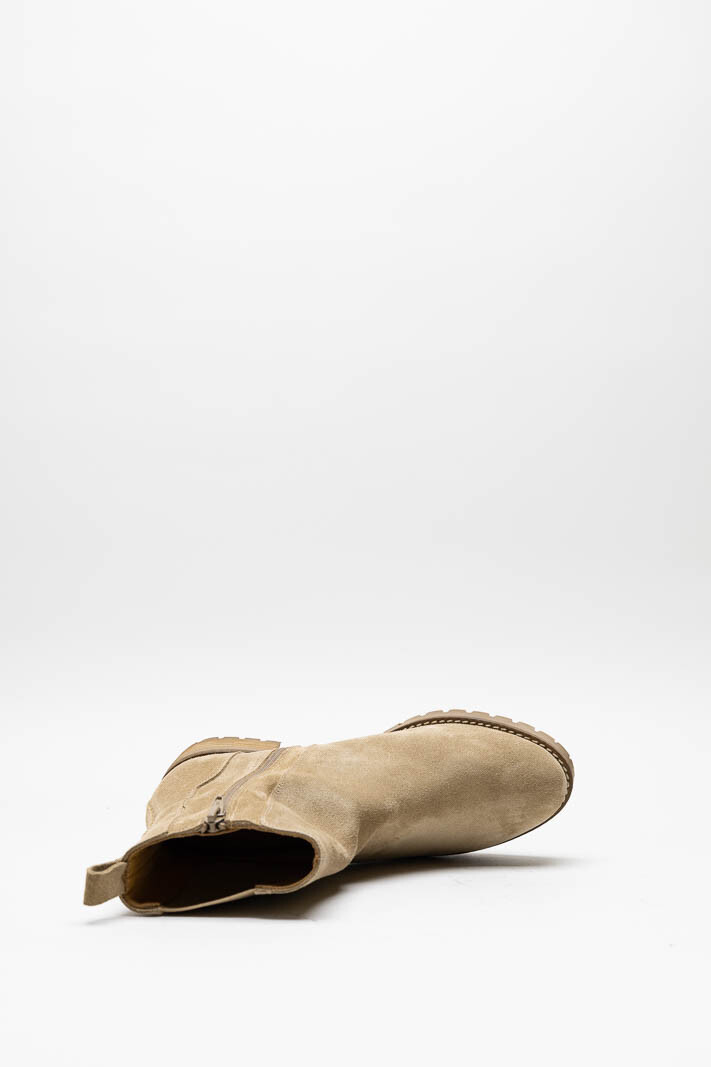 zoom in on Beige Enkellaars plat image Beige Enkellaars plat image
