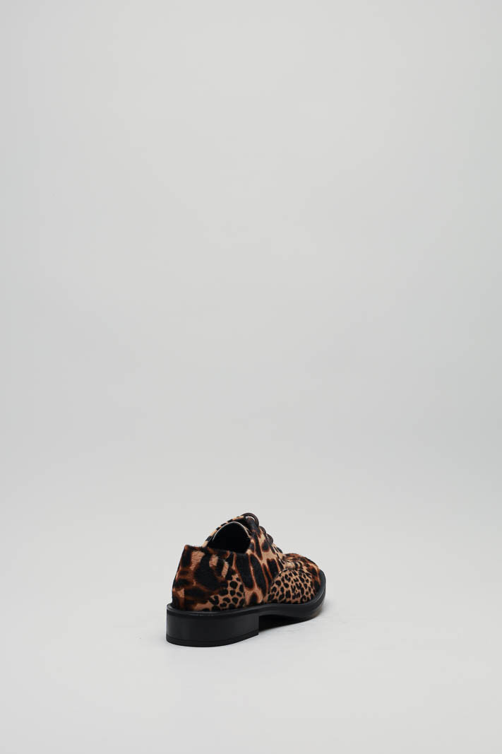 zoom in on Beige Veterschoen image Beige Veterschoen image