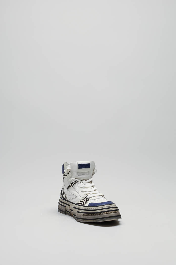 zoom in on Wit Sneaker image Wit Sneaker image
