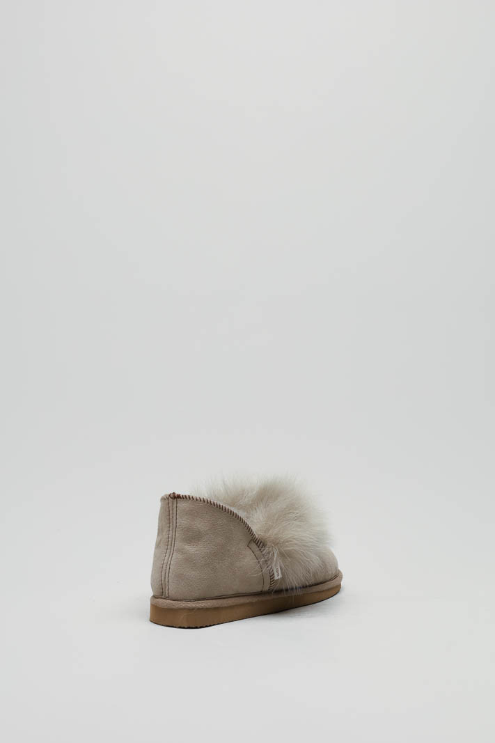 zoom in on Taupe Pantoffel image Taupe Pantoffel image