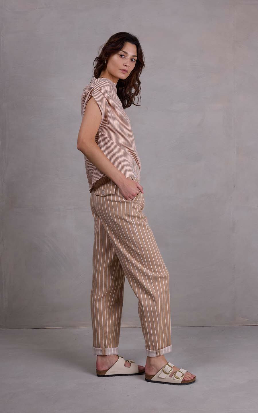 zoom in on Camel Broek image Camel Broek image