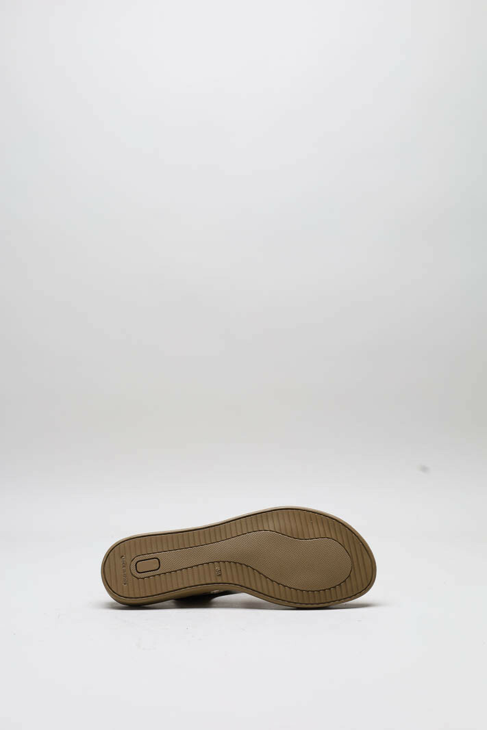 zoom in on Beige Sandaal plat image Beige Sandaal plat image