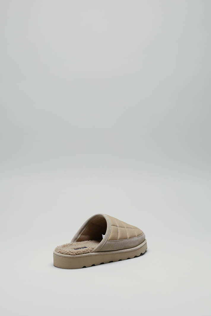 zoom in on Beige Pantoffel image Beige Pantoffel image