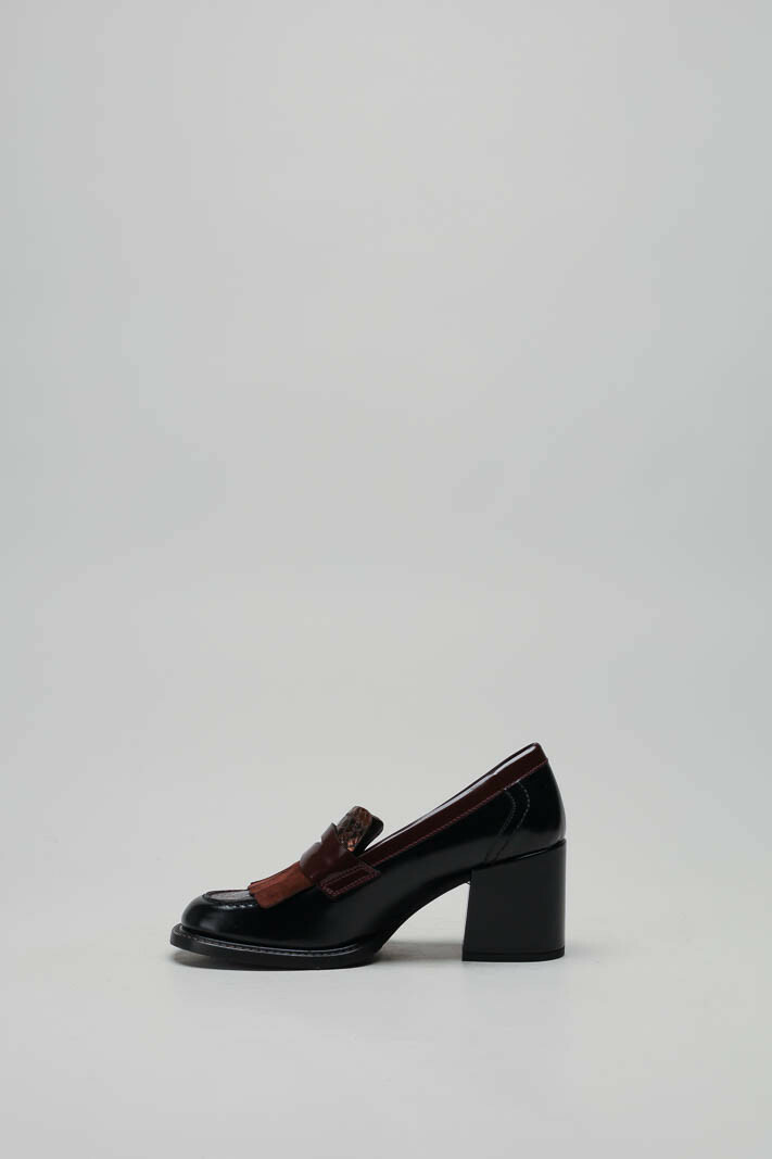 zoom in on Zwart Mocassin hak image Zwart Mocassin hak image