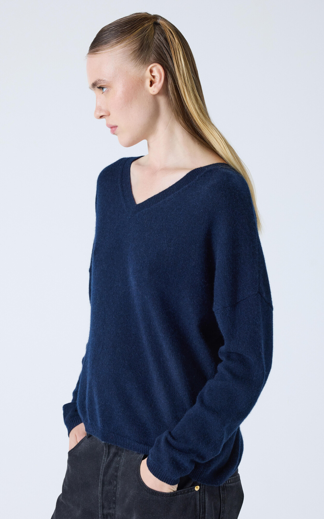 zoom in on Blauw Sweater/trui image Blauw Sweater/trui image