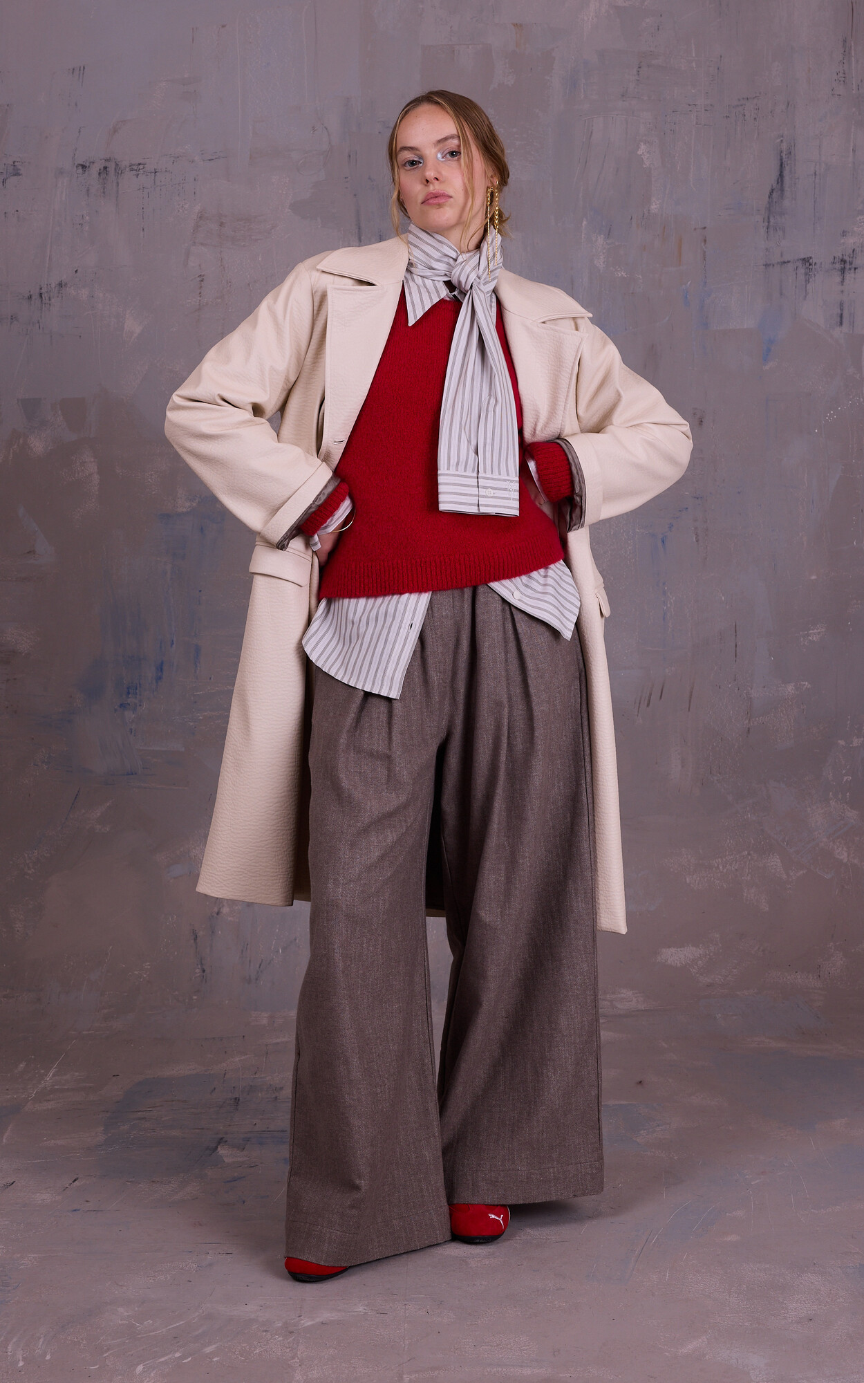 zoom in on Greige Broek image Greige Broek image