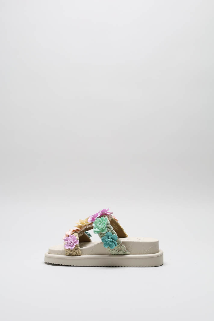 zoom in on Lichtbeige Slipper image Lichtbeige Slipper image