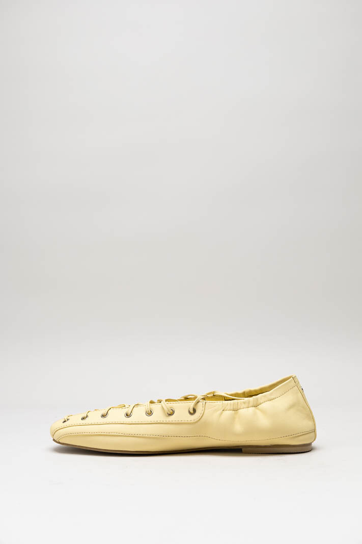 Geel Ballerina image