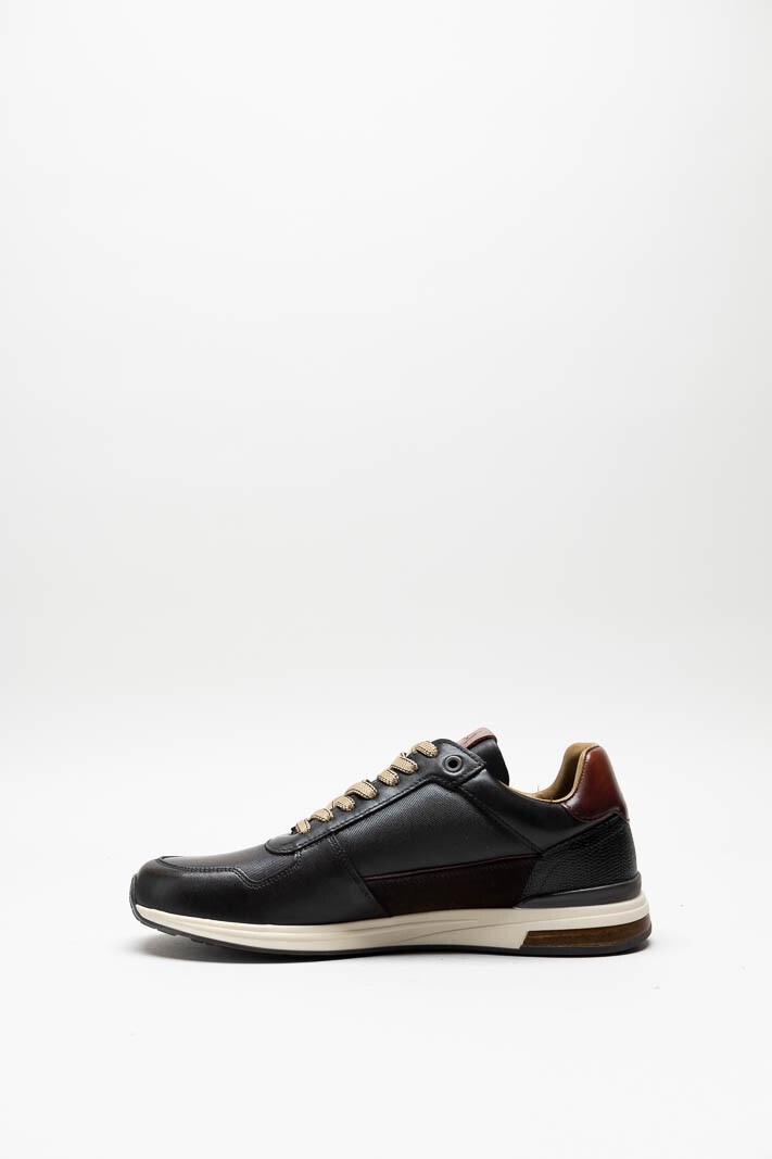 zoom in on Zwart Sneaker image Zwart Sneaker image