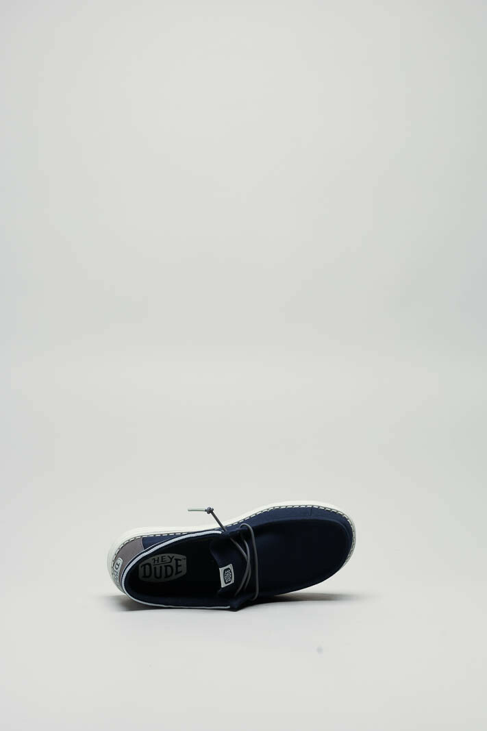 zoom in on Blauw Sneaker image Blauw Sneaker image