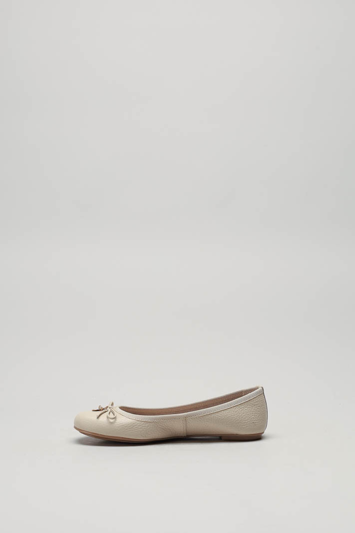 Lichtbeige Ballerina image