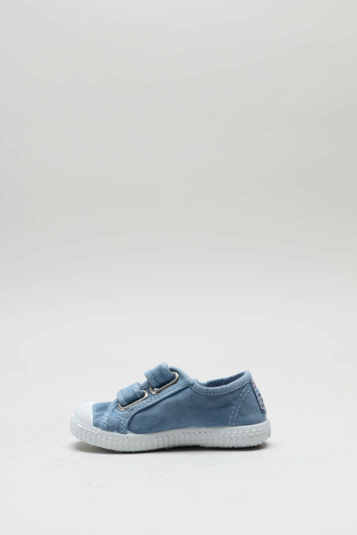zoom in on Blauw Speelschoen image Blauw Speelschoen image