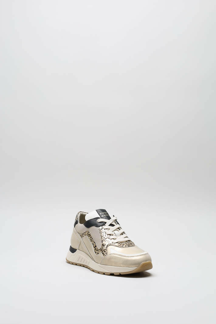 zoom in on Goud Sneaker image Goud Sneaker image
