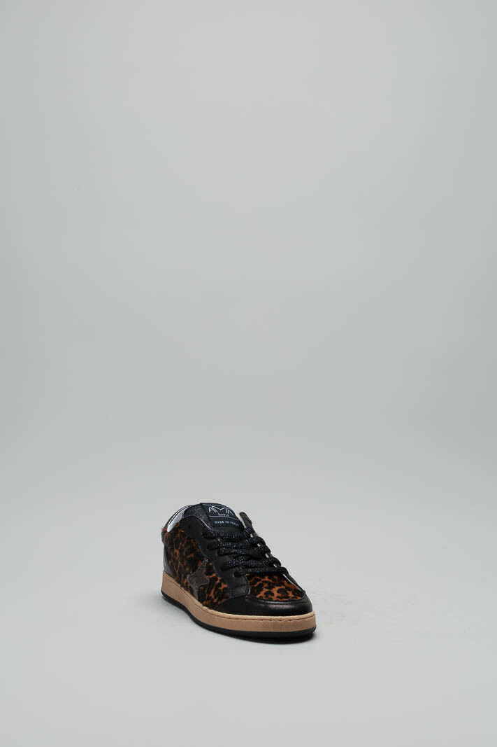 zoom in on Bruin Sneaker image Bruin Sneaker image