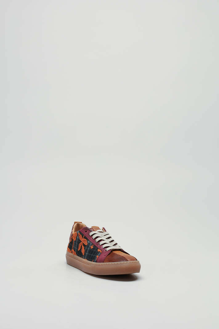 zoom in on Bruin Sneaker image Bruin Sneaker image