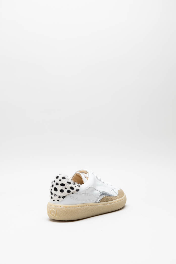 zoom in on Wit Sneaker image Wit Sneaker image