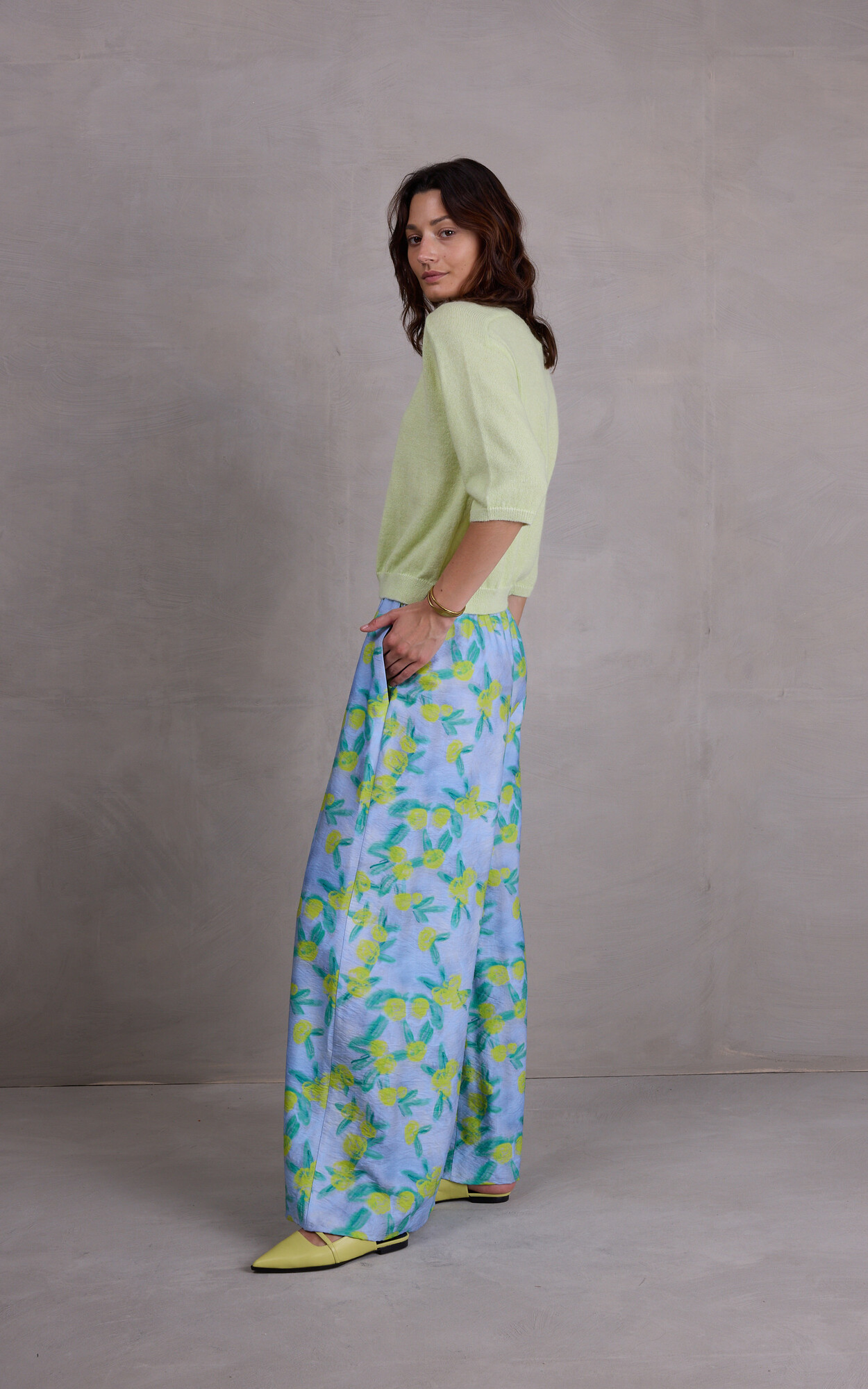 zoom in on Blauw Broek image Blauw Broek image