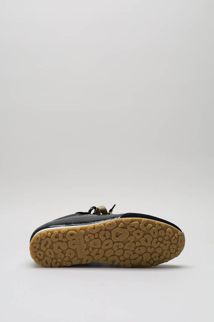 zoom in on Zwart Sneaker image Zwart Sneaker image